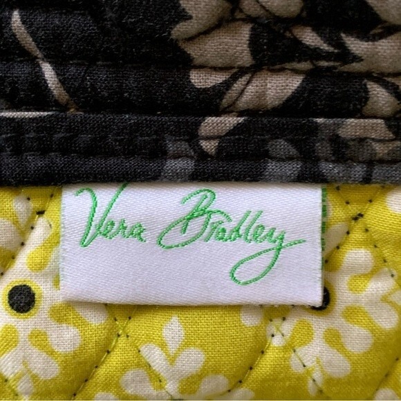 Vera Bradley Holiday Tote in Baroque - Retired Print - Picture 3 of 10